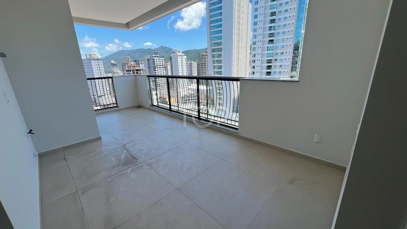 APARTAMENTO FRENTE MAR PRONTO EM MEIA PRAIA: 13ª foto da galeria de imagens do imóvel