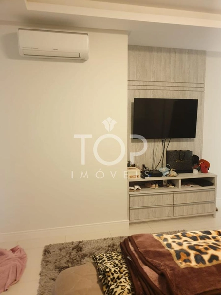 AMPLO APARTAMENTO EM ANDAR ALTO MOBILIADO MEIA PRAIA: 15ª foto da galeria de imagens do imóvel
