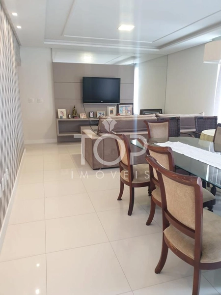 AMPLO APARTAMENTO EM ANDAR ALTO MOBILIADO MEIA PRAIA: 5ª foto da galeria de imagens do imóvel