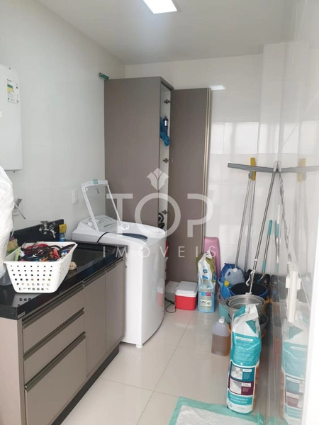 AMPLO APARTAMENTO EM ANDAR ALTO MOBILIADO MEIA PRAIA: 47ª foto da galeria de imagens do imóvel