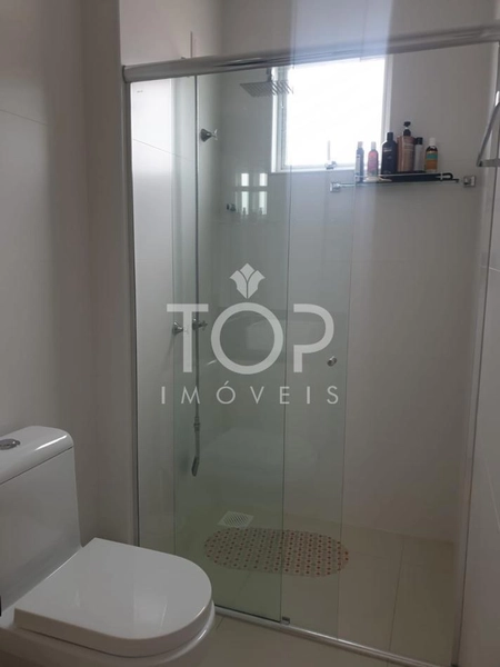 AMPLO APARTAMENTO EM ANDAR ALTO MOBILIADO MEIA PRAIA: 10ª foto da galeria de imagens do imóvel