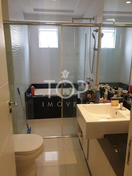 AMPLO APARTAMENTO EM ANDAR ALTO MOBILIADO MEIA PRAIA: 16ª foto da galeria de imagens do imóvel