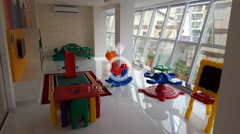 AMPLO APARTAMENTO EM ANDAR ALTO MOBILIADO MEIA PRAIA: 26ª foto da galeria de imagens do imóvel