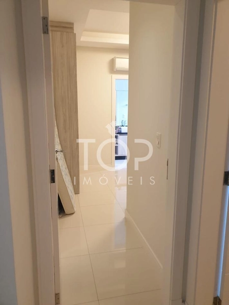 AMPLO APARTAMENTO EM ANDAR ALTO MOBILIADO MEIA PRAIA: 20ª foto da galeria de imagens do imóvel