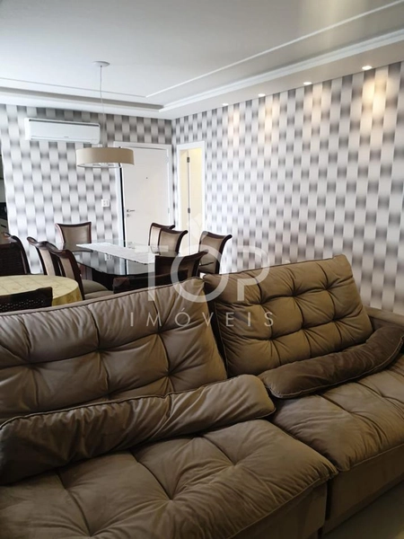 AMPLO APARTAMENTO EM ANDAR ALTO MOBILIADO MEIA PRAIA: 7ª foto da galeria de imagens do imóvel
