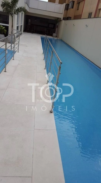 AMPLO APARTAMENTO EM ANDAR ALTO MOBILIADO MEIA PRAIA: 3ª foto da galeria de imagens do imóvel