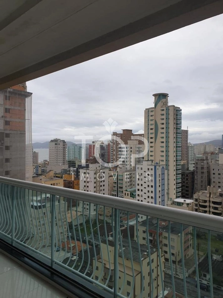 AMPLO APARTAMENTO EM ANDAR ALTO MOBILIADO MEIA PRAIA: 30ª foto da galeria de imagens do imóvel