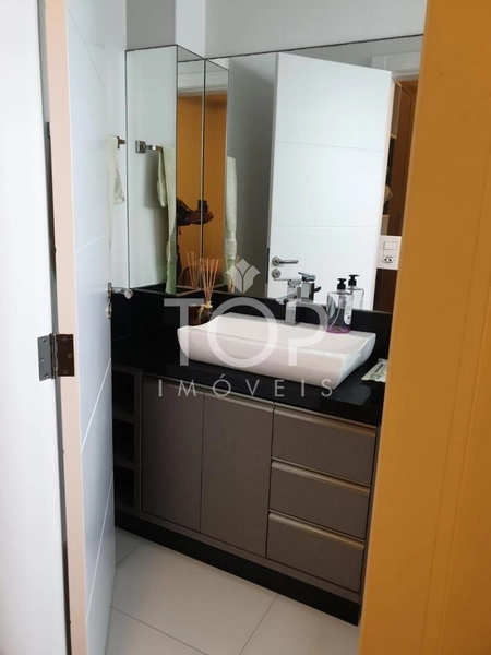 AMPLO APARTAMENTO EM ANDAR ALTO MOBILIADO MEIA PRAIA: 33ª foto da galeria de imagens do imóvel