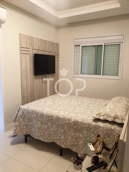 AMPLO APARTAMENTO EM ANDAR ALTO MOBILIADO MEIA PRAIA: 8ª foto da galeria de imagens do imóvel