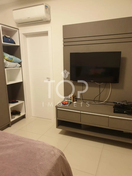 AMPLO APARTAMENTO EM ANDAR ALTO MOBILIADO MEIA PRAIA: 13ª foto da galeria de imagens do imóvel