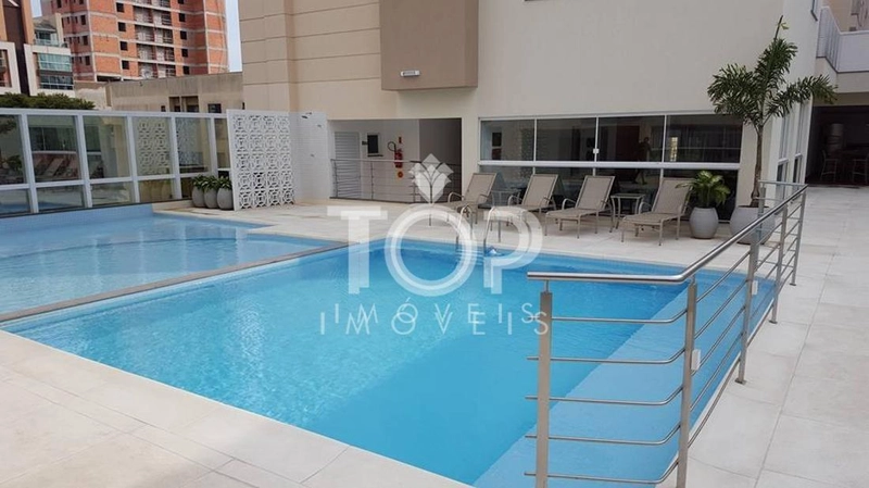 AMPLO APARTAMENTO EM ANDAR ALTO MOBILIADO MEIA PRAIA: 2ª foto da galeria de imagens do imóvel