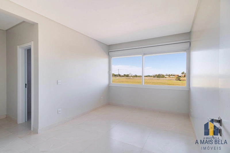 Casa em condomínio na beira do lago : 6ª foto da galeria de imagens do imóvel