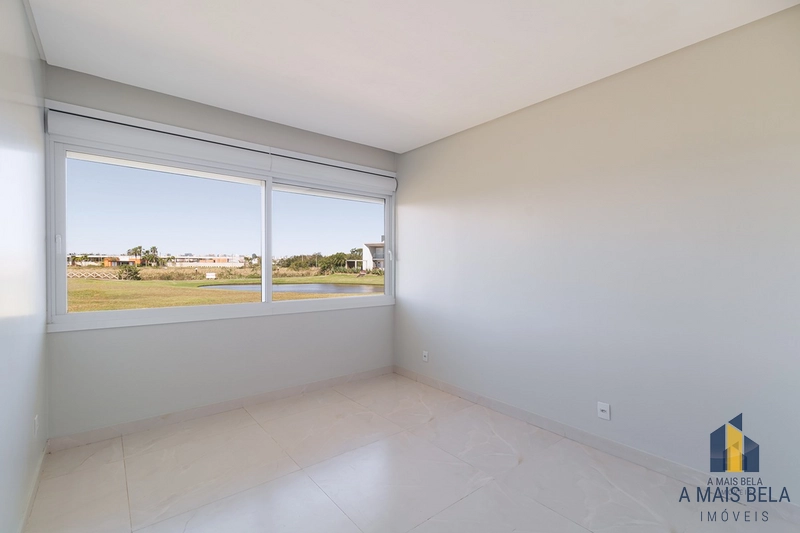Casa em condomínio na beira do lago : 7ª foto da galeria de imagens do imóvel