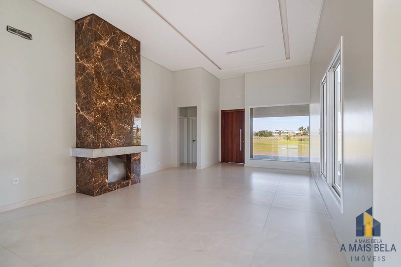 Casa em condomínio na beira do lago : 3ª foto da galeria de imagens do imóvel