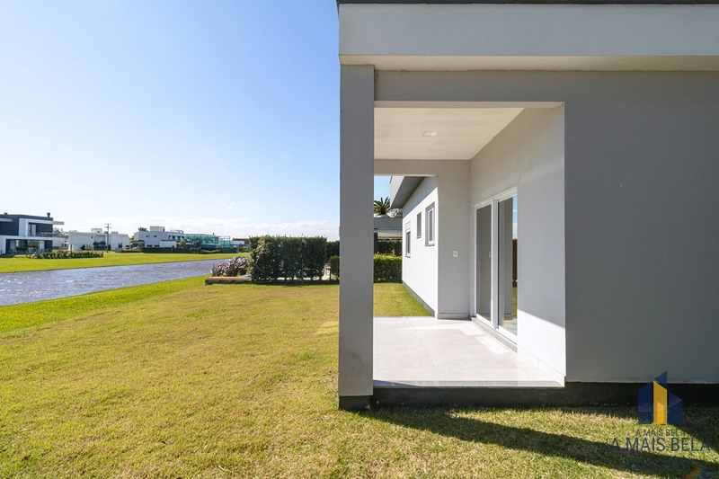 Casa em condomínio na beira do lago : 21ª foto da galeria de imagens do imóvel