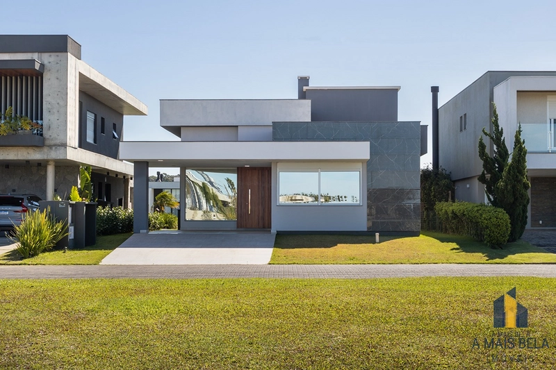 Casa em condomínio na beira do lago : 1ª foto da galeria de imagens do imóvel