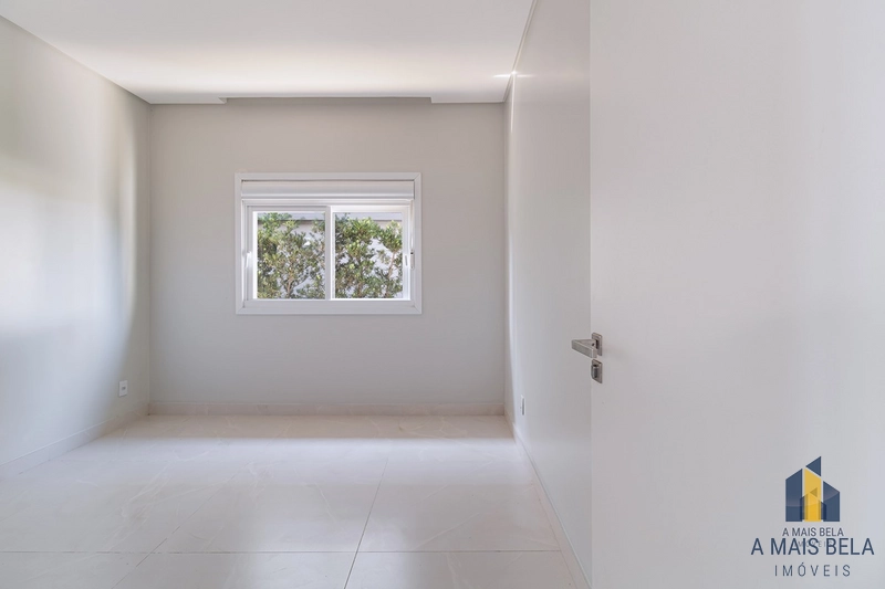 Casa em condomínio na beira do lago : 9ª foto da galeria de imagens do imóvel