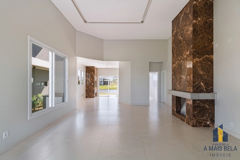 Casa em condomínio na beira do lago : 5ª foto da galeria de imagens do imóvel