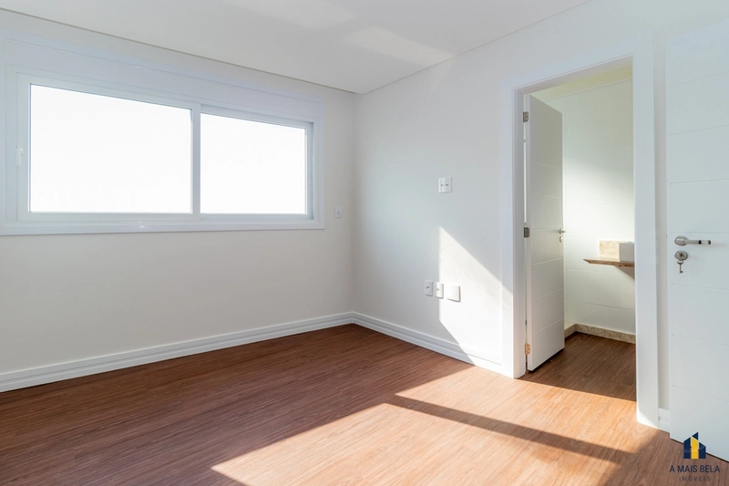 Apartamento em Torres, 4 suítes andar alto: 4ª foto da galeria de imagens do imóvel