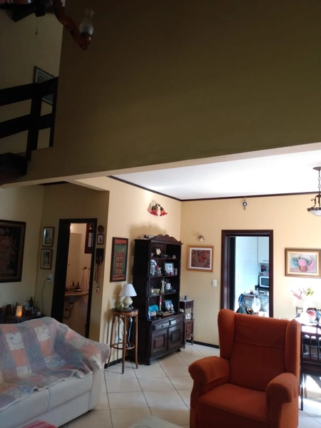 Casa 3 dormitórios de alto padrão: 3ª foto da galeria de imagens do imóvel