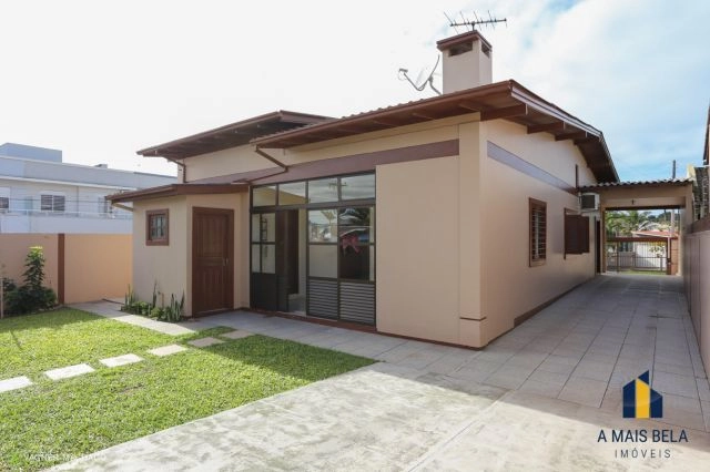 Casa em Torres, 3 dormitórios mais anexo: 3ª foto da galeria de imagens do imóvel