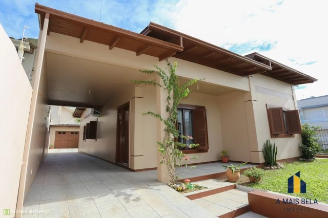 Casa em Torres, 3 dormitórios mais anexo: 1ª foto da galeria de imagens do imóvel