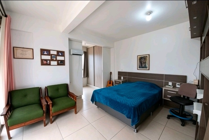 Apartamento mobiliado com 3 dormitórios e vista para o mar: 4ª foto da galeria de imagens do imóvel