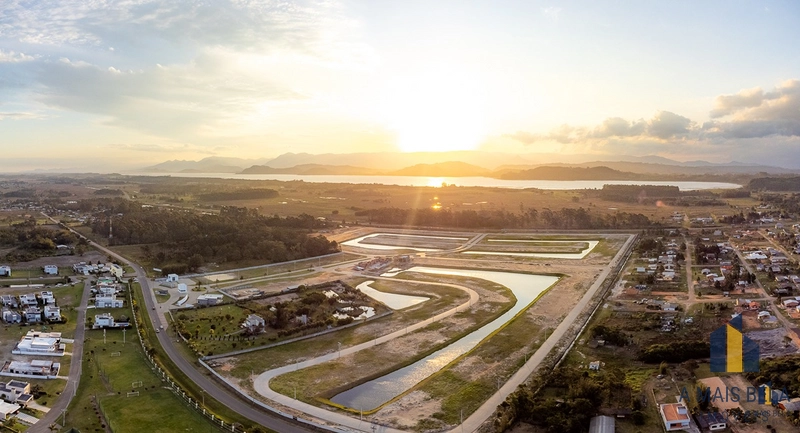 Lote beira lago no Lake: 2ª foto da galeria de imagens do imóvel