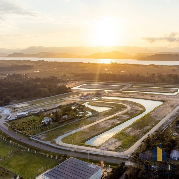 Lote beira lago no Lake: 1ª foto da galeria de imagens do imóvel