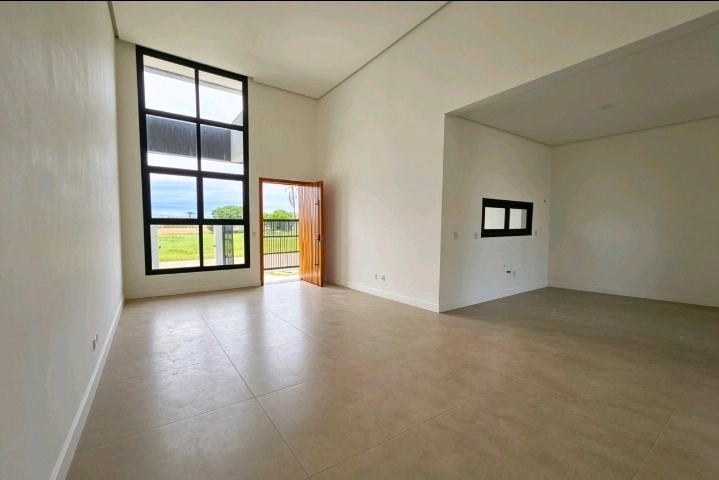 Casa nova próxima à praia de Torres: 2ª foto da galeria de imagens do imóvel