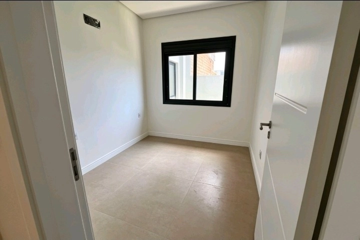Casa nova próxima à praia de Torres: 4ª foto da galeria de imagens do imóvel