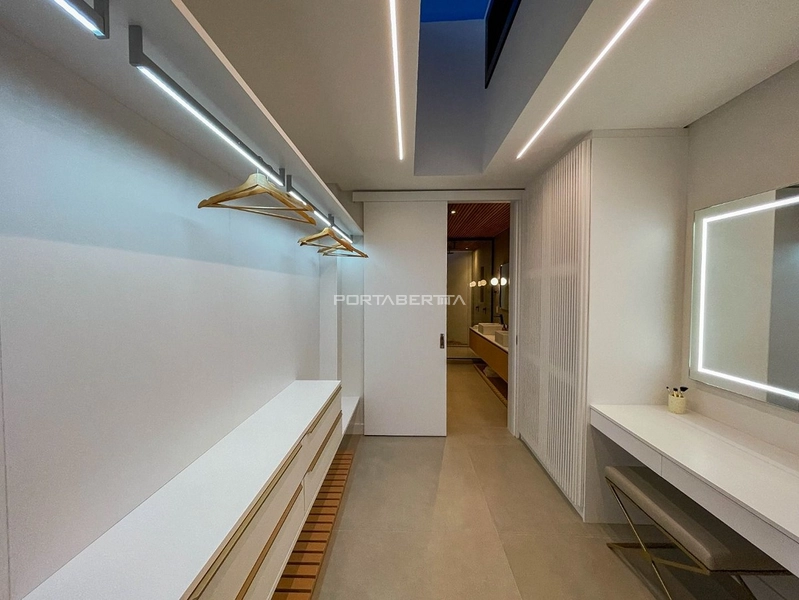 Sobrado em 2 terrenos, beira lago, mobiliado e decorado, condomínio Sense: 6ª foto da galeria de imagens do imóvel