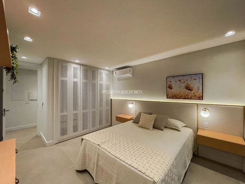 Sobrado em 2 terrenos, beira lago, mobiliado e decorado, condomínio Sense: 3ª foto da galeria de imagens do imóvel