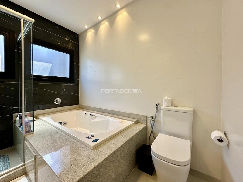 Sobrado beira lago, mobiliado e decorado, condomínio Enseada.: 3ª foto da galeria de imagens do imóvel
