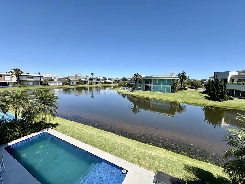 Sobrado beira lago, mobiliado e decorado, condomínio Enseada.: 7ª foto da galeria de imagens do imóvel