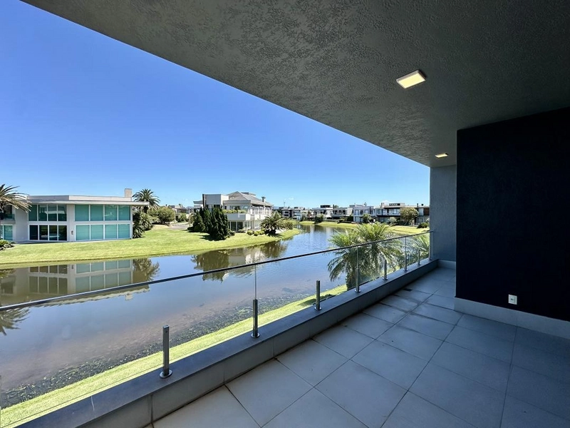Sobrado beira lago, mobiliado e decorado, condomínio Enseada.: 8ª foto da galeria de imagens do imóvel