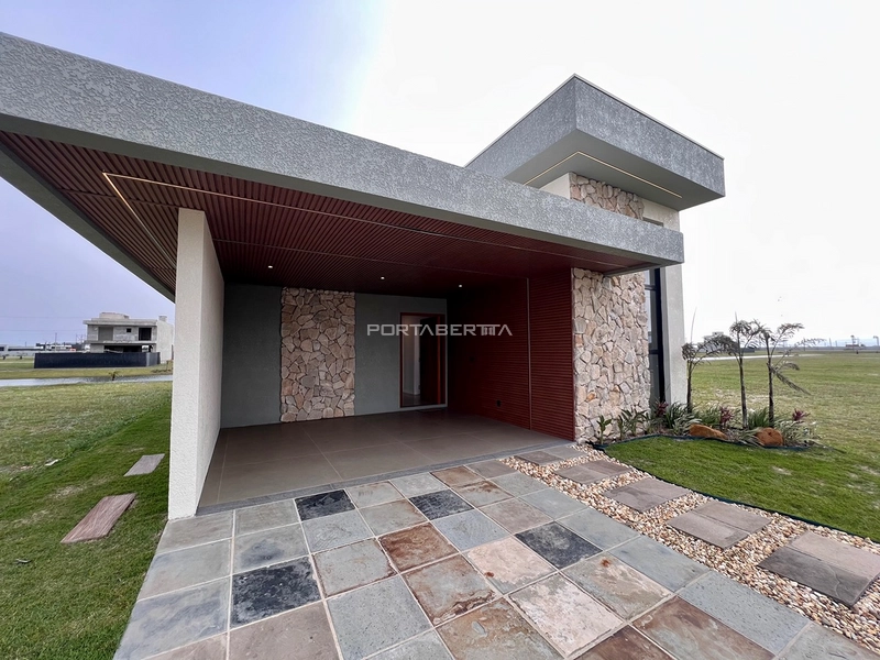 Casa térrea nova, beira lago, condomínio JOY: 3ª foto da galeria de imagens do imóvel