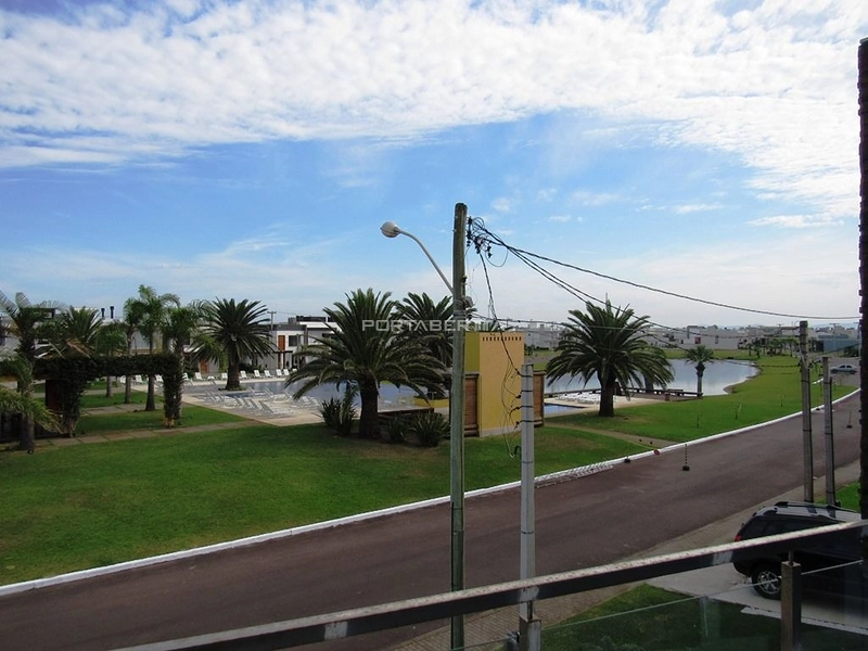 Casa com 04 suítes à venda no condomínio Las Palmas em Xangri-lá RS: 4ª foto da galeria de imagens do imóvel