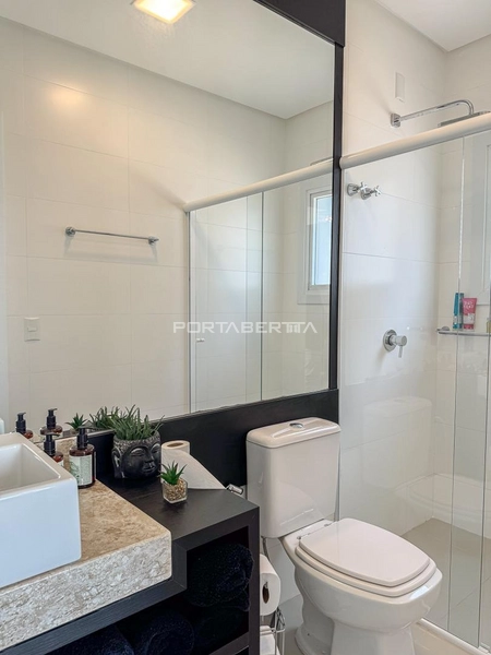 Sobrado beira lago, mobiliado e decorado, condomínio Enseada.: 16ª foto da galeria de imagens do imóvel