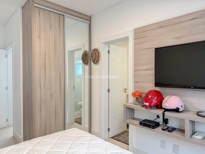 Sobrado beira lago, mobiliado e decorado, condomínio Enseada.: 44ª foto da galeria de imagens do imóvel