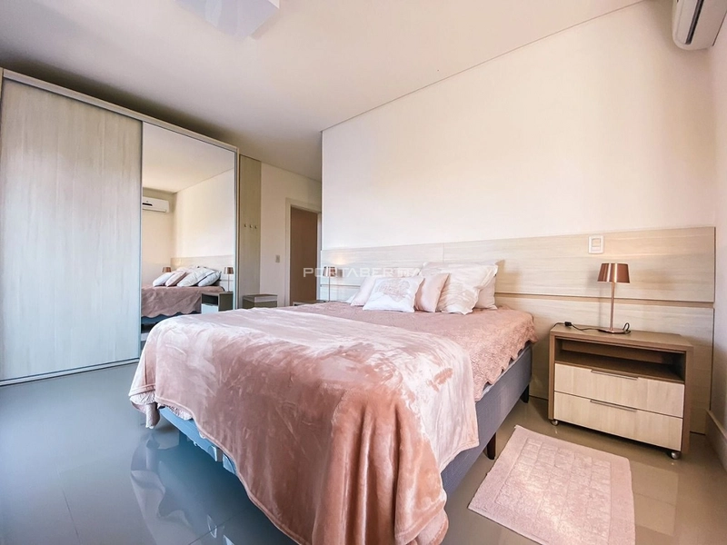 Sobrado beira lago, mobiliado e decorado, condomínio Enseada.: 9ª foto da galeria de imagens do imóvel