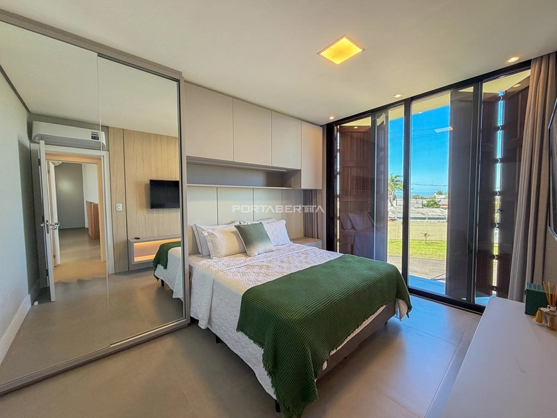 Sobrado beira lago, mobiliado e decorado, condomínio Enseada.: 4ª foto da galeria de imagens do imóvel
