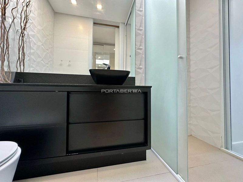Sobrado beira lago, mobiliado e decorado, condomínio Enseada.: 11ª foto da galeria de imagens do imóvel