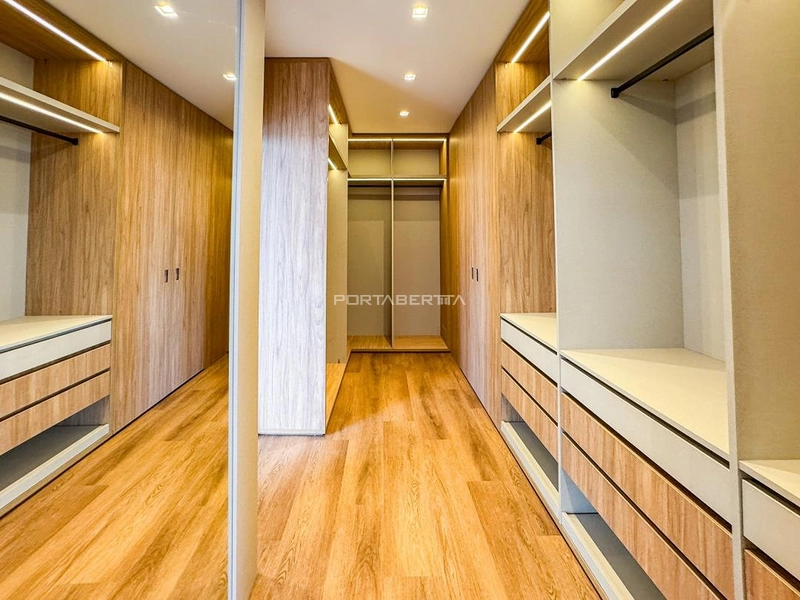 Sobrado de esquina, beira lago, mobiliado e decorado, condomínio Sense: 9ª foto da galeria de imagens do imóvel