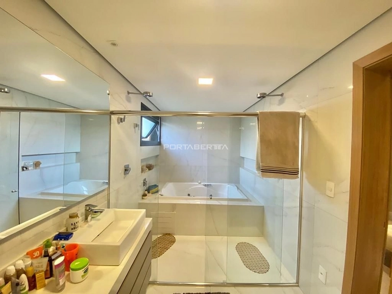 Sobrado beira lago, mobiliado e decorado, condomínio Sense: 6ª foto da galeria de imagens do imóvel