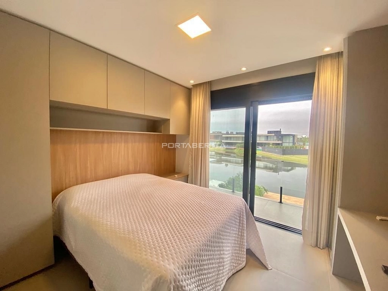 Sobrado beira lago, mobiliado e decorado, condomínio Sense: 17ª foto da galeria de imagens do imóvel