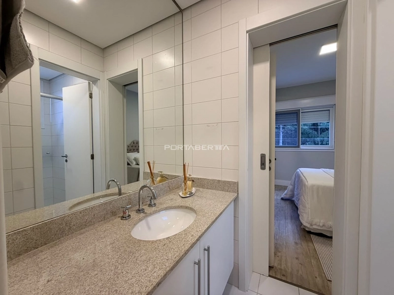 Sobrado beira lago, mobiliado e decorado, condomínio Rossi Atlântida: 27ª foto da galeria de imagens do imóvel