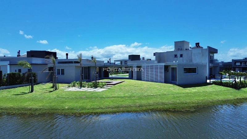 Casa com 04 suítes no condomínio Riviera em Xangri-lá RS: 2ª foto da galeria de imagens do imóvel