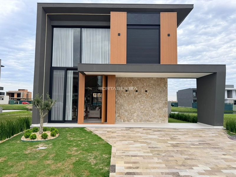 Sobrado beira lago, mobiliado e decorado, condomínio Zen: 1ª foto da galeria de imagens do imóvel