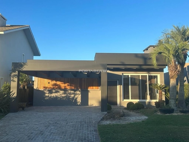 Casa térrea, mobiliada e decorada, condomínio Enseada: 1ª foto da galeria de imagens do imóvel